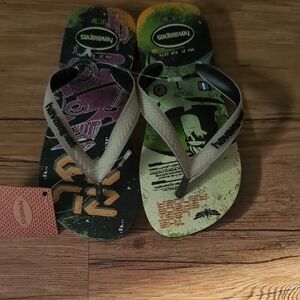 Havaianas Kids Flip Flops - Black and Green with Graphic Design